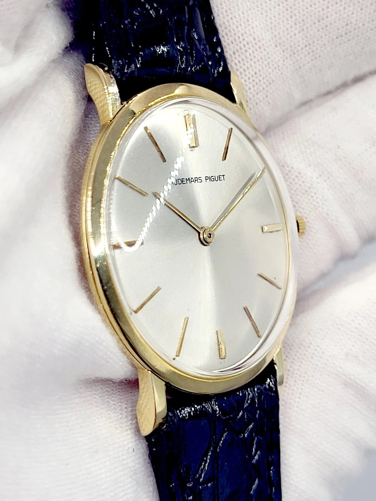 Audemars Piguet Ultra Thin 18K Solid Gold 33mm Wind-Up Men's Watch – Near Mint Luxury Swiss Timepiece
