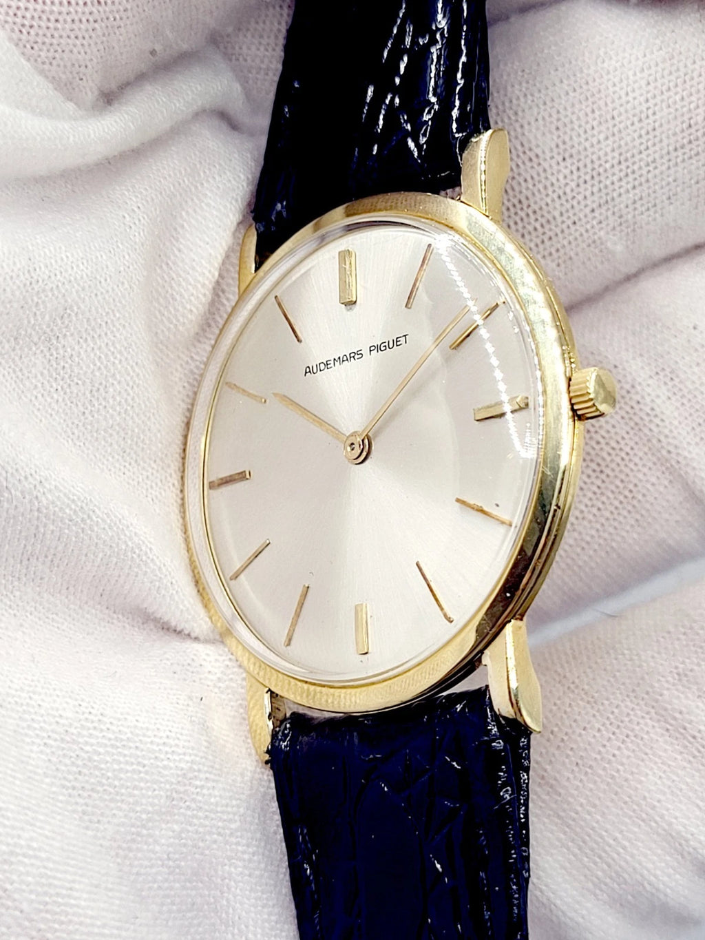 Audemars Piguet Ultra Thin 18K Solid Gold 33mm Wind-Up Men's Watch – Near Mint Luxury Swiss Timepiece