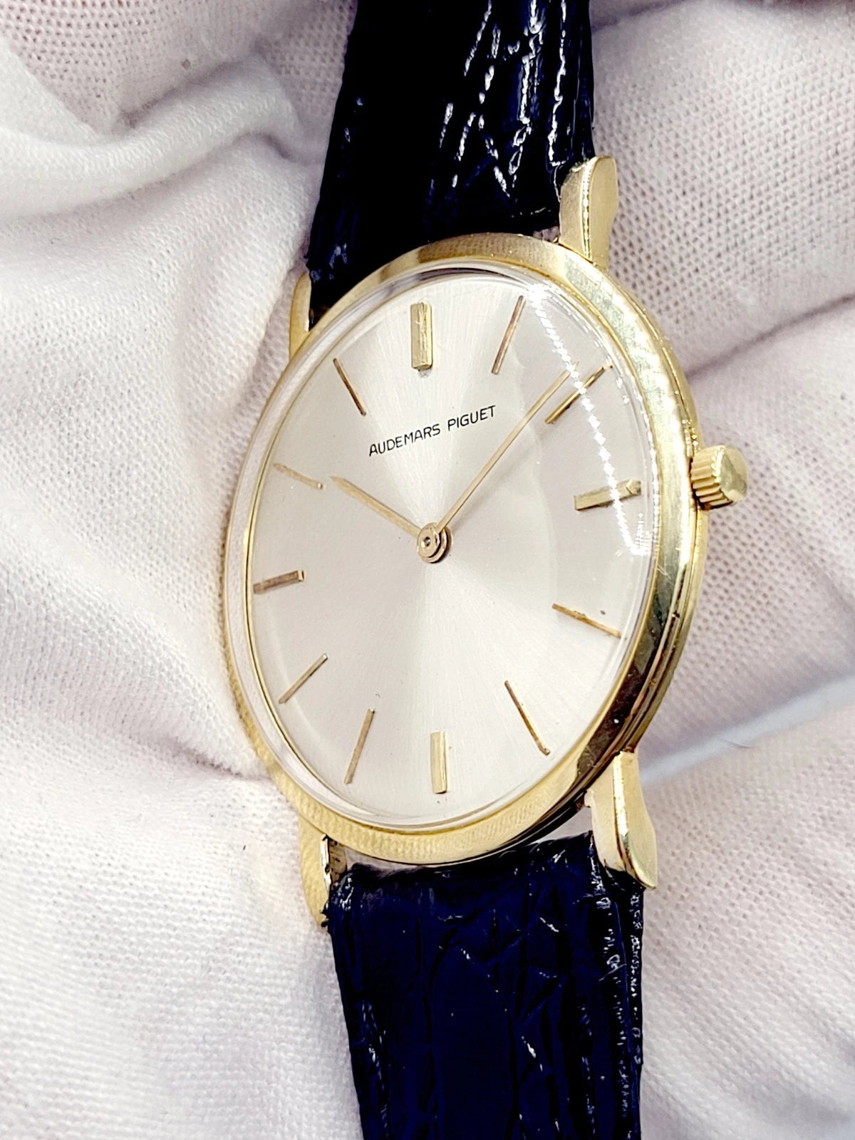 Audemars Piguet Ultra Thin 18K Solid Gold 33mm Wind-Up Men's Watch – Near Mint Luxury Swiss Timepiece