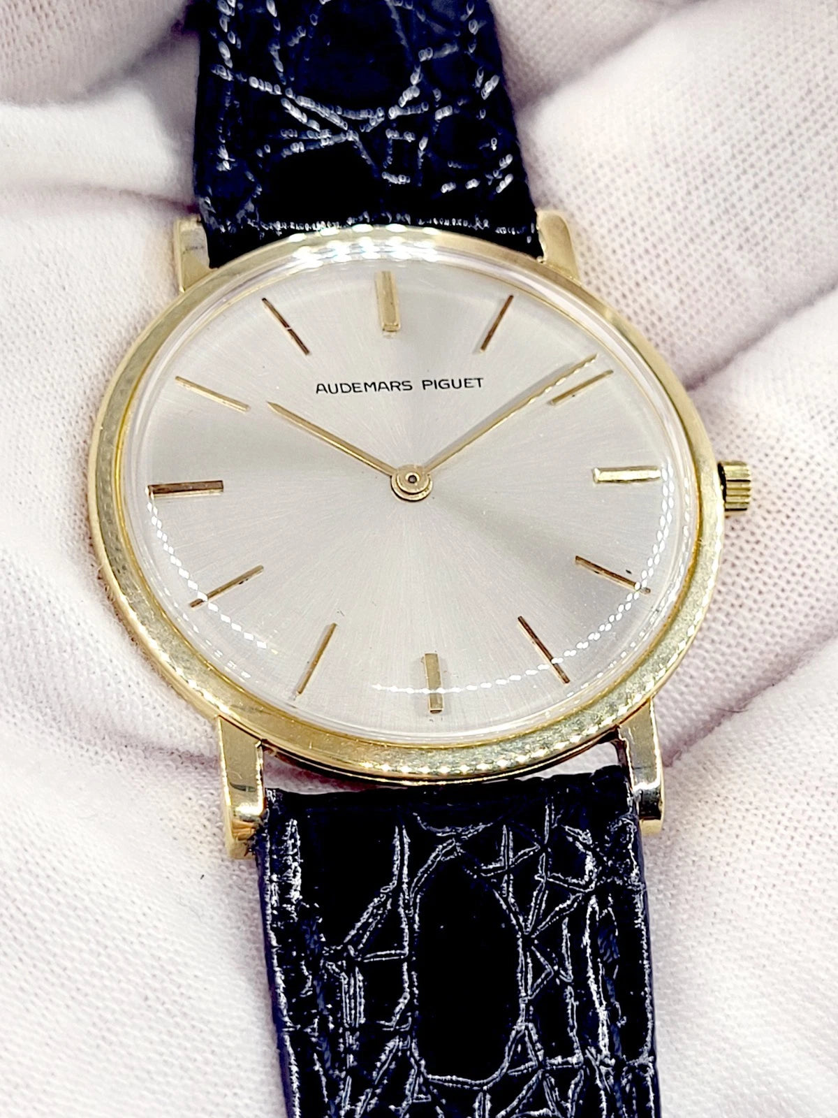 Audemars Piguet Ultra Thin 18K Solid Gold 33mm Wind-Up Men's Watch – Near Mint Luxury Swiss Timepiece